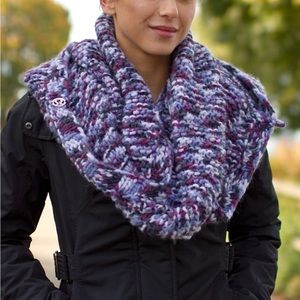 NWOT Lululemon Hickey Hider Chunky Knit Hooded Scarf, Purple